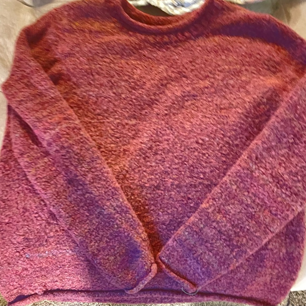 Cozy Women's Heathered Burgundy Crewneck Sweater